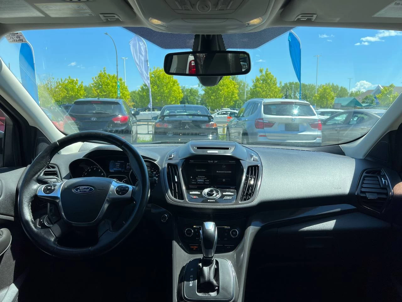 2015 Ford Escape Titanium**AWD** Jamais accidente**Toit Ouvrant**CamÉra de Recul**SIEGES EN CUIR**Navigation**SIEGES CHAUFFANTS**dÉmarrage À distance**MAGS** Image principale