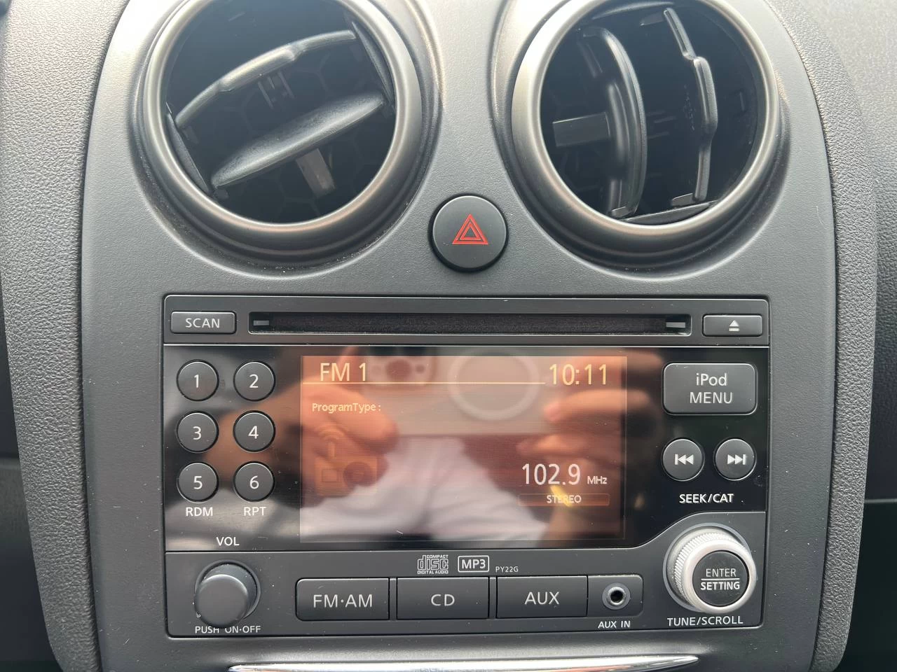 2011 Nissan Rogue SV**AWD**CAMERA DE RECULE**SIEGES CHAUFFNATS**MAGS** Main Image