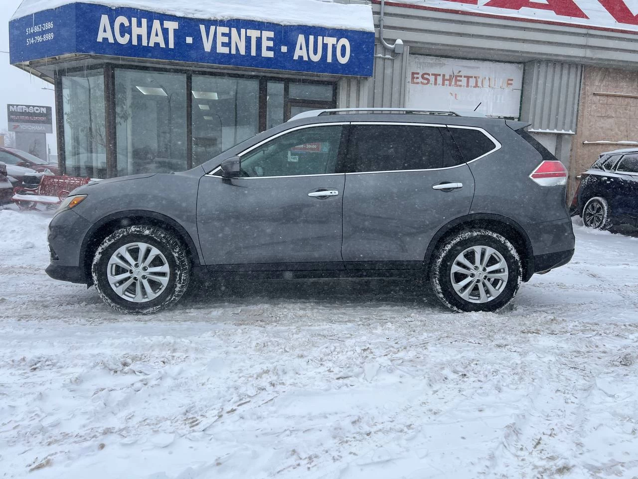2016 Nissan Rogue SV**AWD**Jamais Accidente**Toit Ouvrant Panoramique**CAMERA DE RECULE**SIEGES CHAUFFNATS**MAGS**Un Proprietaire** Main Image