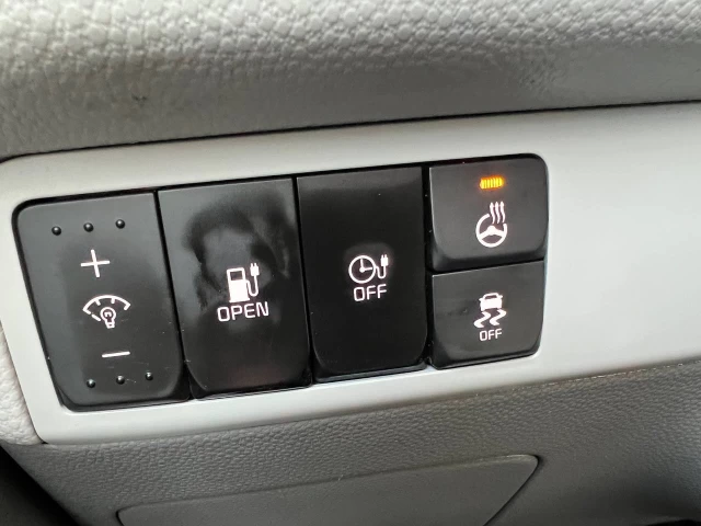 Kia Soul EV Luxury**Jamais Accidentee**NAVIGATION**CUIR**SIEGES CHAUFFANTS AVANT ET ARRIERE**SIEGES FROIDS**VOLANT CHAUFFANT**MAGS** 2016