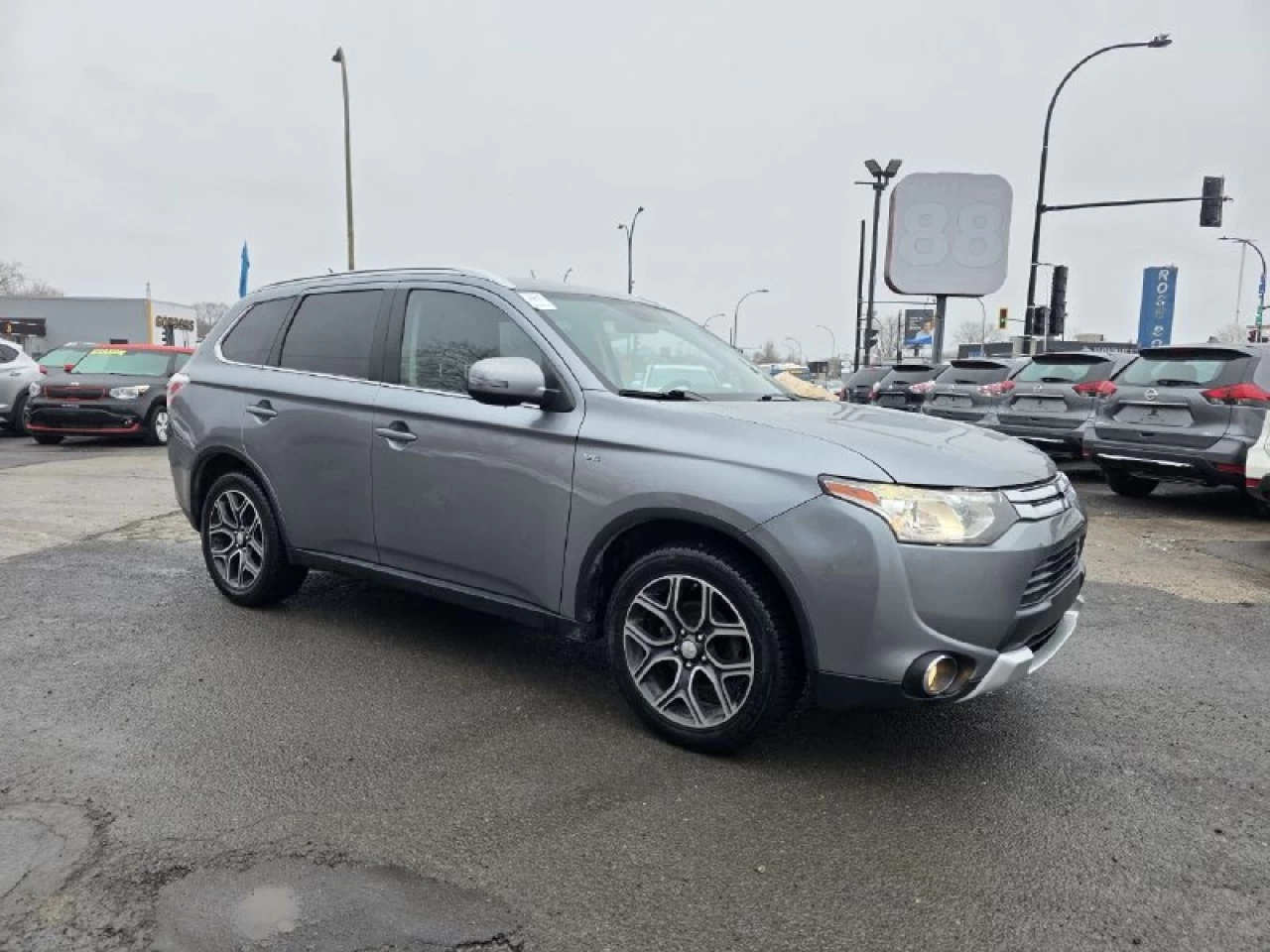 2015 Mitsubishi Outlander **GT**JAMAIS ACCIDENTEE**7 PASSAGERS**CUIR**NAVI**CAMERA DE RECUL**SIEGES CHAIFFANTS**MAGS** Image principale