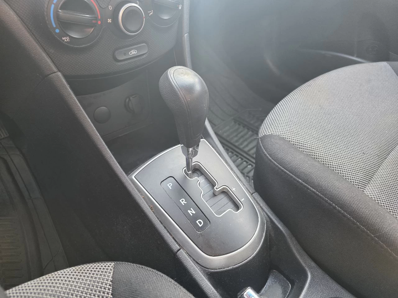 2012 Hyundai Accent GL Image principale