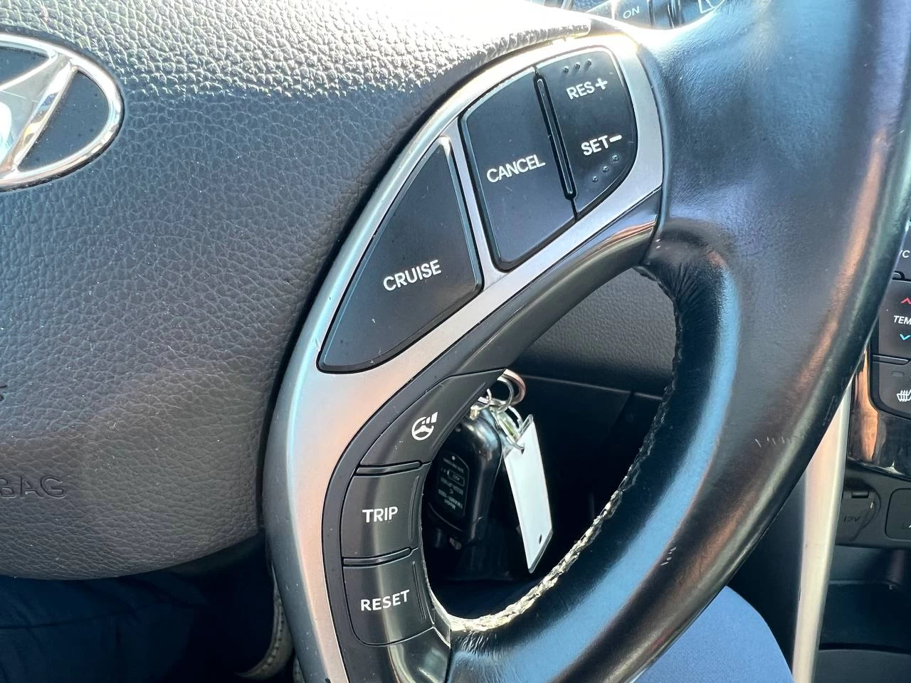 2013 Hyundai Elantra GT SE**SAAQ CERTIFIEE**TOIT OUVRANT PANORAMIQUE**Sieges en Cuir**SIEGES CHAUFFNATS**MAGS** Image principale