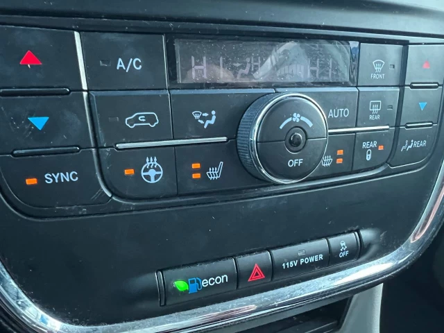 Dodge Grand Caravan Crew**7 PASSAGERS**NAVI**Caméra de Recul**SIEGES CHAUFFANTS**Volant Chauffant** 2014