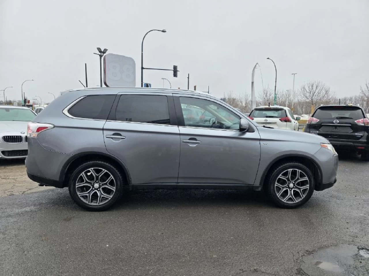 2015 Mitsubishi Outlander **GT**JAMAIS ACCIDENTEE**7 PASSAGERS**CUIR**NAVI**CAMERA DE RECUL**SIEGES CHAIFFANTS**MAGS** Image principale