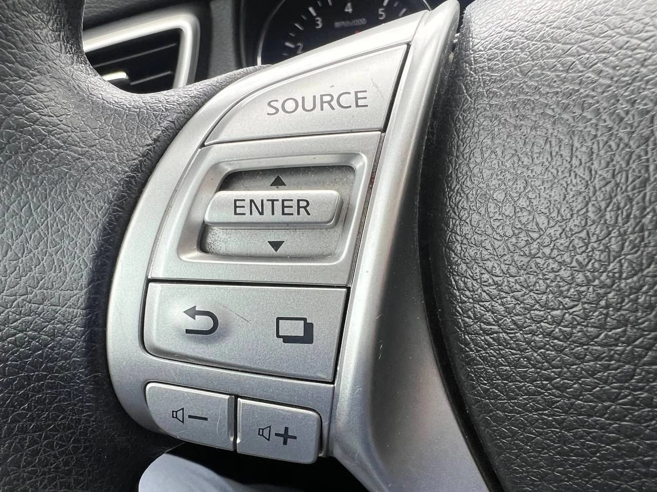 2015 Nissan Rogue SV**Jamais accidentÉ**CAMERA DE RECULE**SIEGES CHAUFFNATS** Image principale