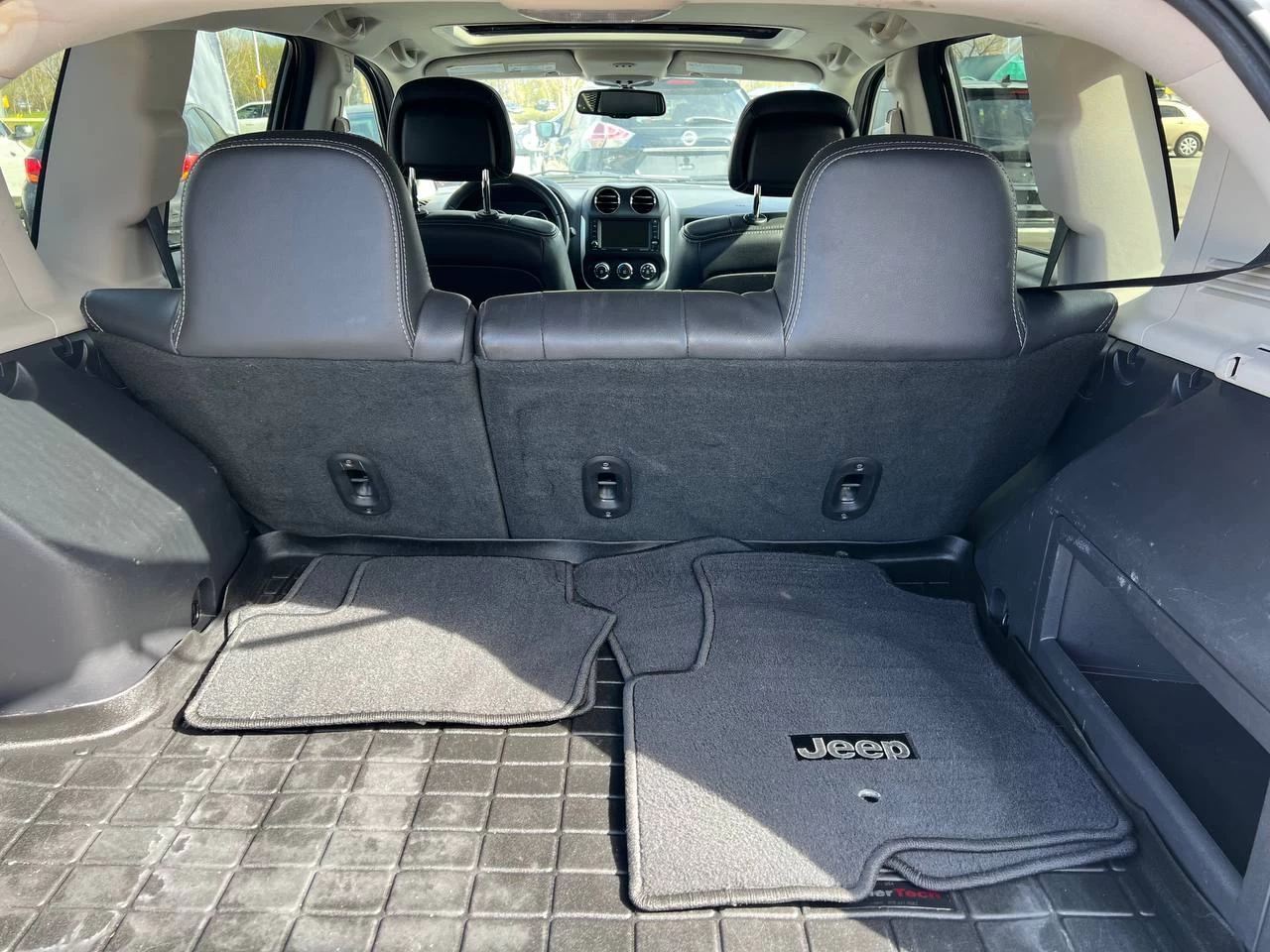 2016 Jeep Compass High Altitude**CERTIFIÉE SAAQ**4X4**Toit Ouvrant**CAMERA DE RECUL**Sieges en Cuir**SIEGES CHAUFFANTS**MAGS**Tres Bien Entretenu** Main Image