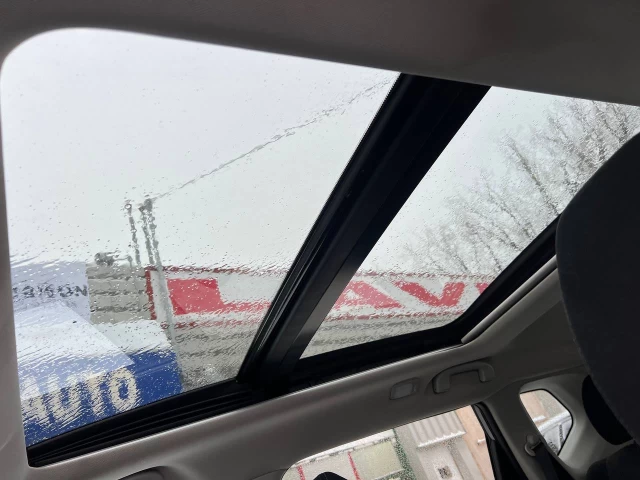 Nissan Rogue SV**AWD**Jamais Accidente**Toit Ouvrant Panoramique**CAMERA DE RECULE**SIEGES CHAUFFNATS**MAGS**Un Proprietaire** 2016