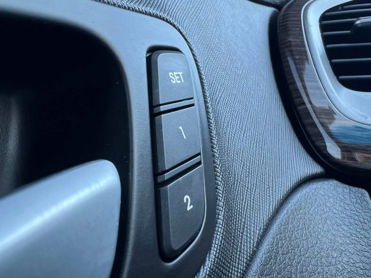 2017 Hyundai Santa Fe Sport Limited**AWD**Jamais Accidente**SAAQ CERTIFIEE**TOIT OUVRANT PANORAMIQUE**SIEGE EN CUIR**CAMERA DE RECUL**SIEGES CHAUFFNATS AVANT ET ARRIERE**Siege Ventile**Volant Chauffant**Navigation**Alerte d'angle Mort**MAGS** Image principale