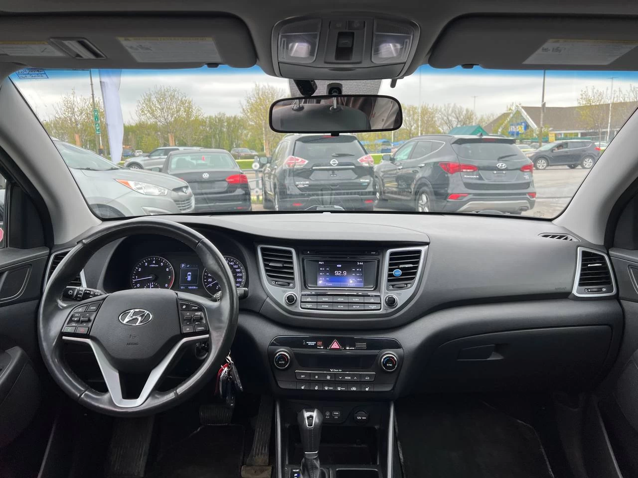 2017 Hyundai Tucson SE**Jamais Accidentee**SAAQ Certifie**TOIT OUVRANT PANORAMIQUE**SIEGE EN CUIR**CAMERA DE RECUL**SIEGES CHAUFFNATS AVANT ET ARRIERE**Volant Chauffant**Alerte d'angle Mort**MAGS** Image principale