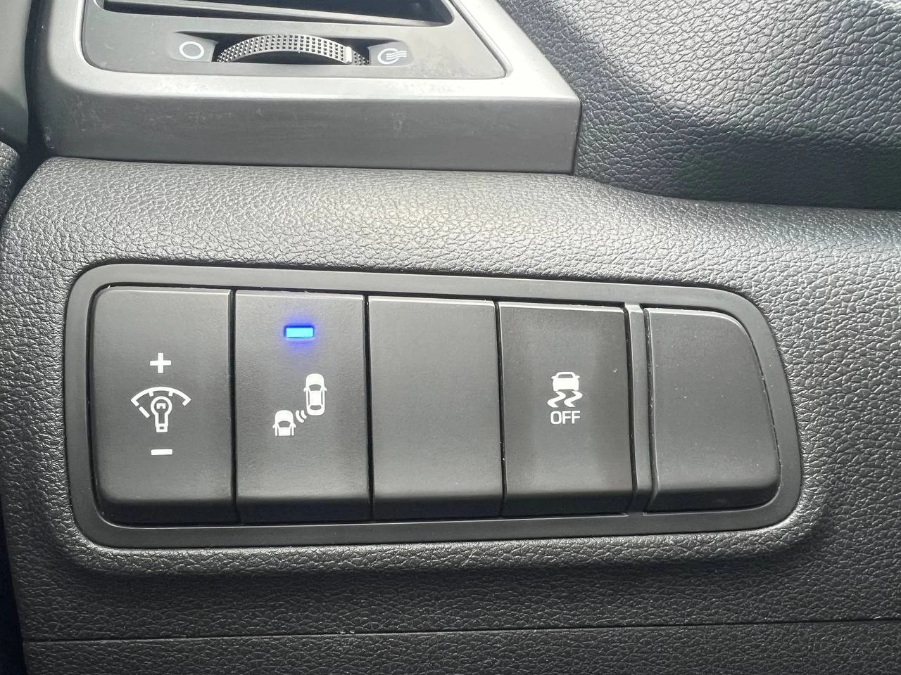 2018 Hyundai Tucson SE**SAAQ CERTIFIEE**CAR PLAY**Toit Ouvrant Panoramique**ANGLE MORT**CamÉra de Recul**SIEGES EN CUIR**SIÈGES CHAUFFANTS AVANT et ARRIERE**VOLANT CHAUFFANT**MAGS** Image principale