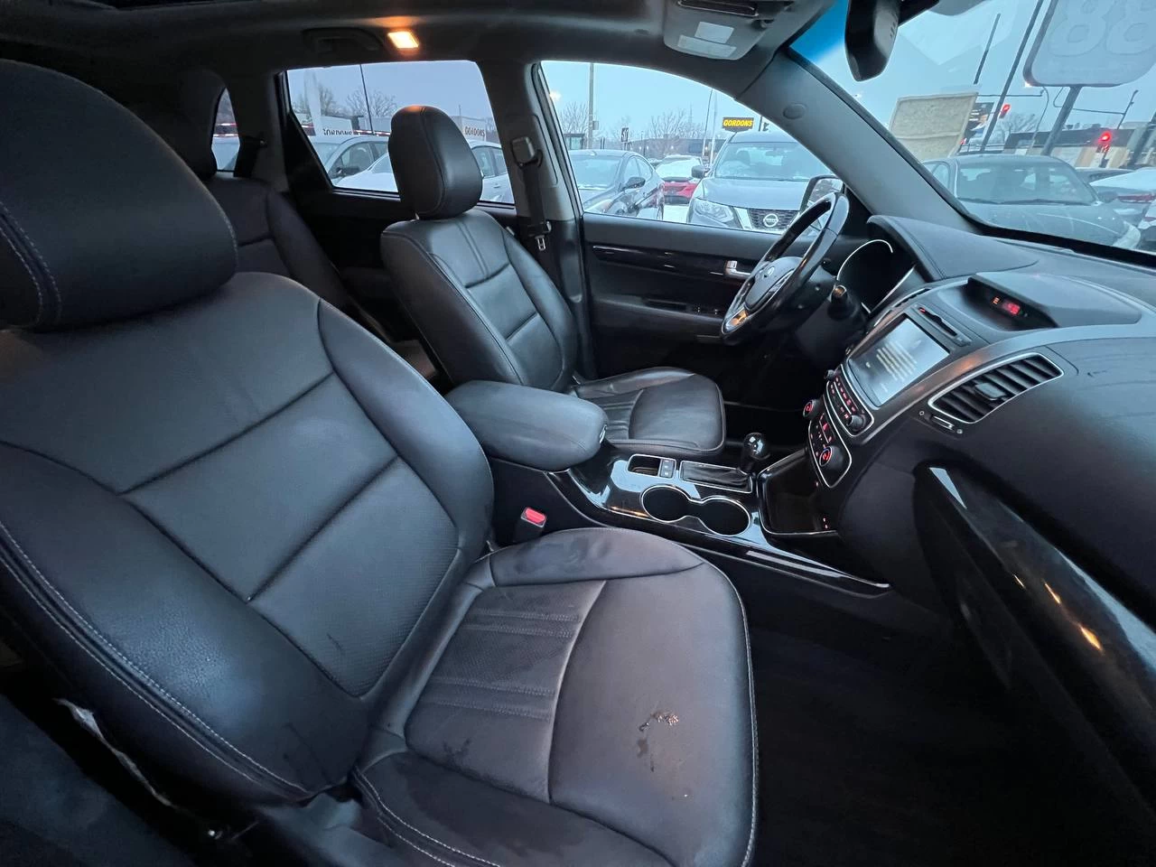 2014 Kia Sorento SX**JAMAIS ACCIDENTEE**AWD**TOIT OUVRANT PANAROMIQUE**CAMERA DE RECULE**NAVI**SIEGES EN CUIR**SIEGES CHAUFFANTS AVANT ET ARRIERE**SiÈge VentilÉ**VOLANT CHAUFFANT**Alerte d’angle mort** Main Image