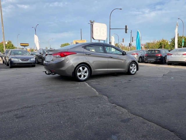Hyundai Elantra GLS**Toit Ouvrant**SIEGES CHAUFFANTS**SIEGES CHAUFFANTS ARRIERE**MAGS** 2012