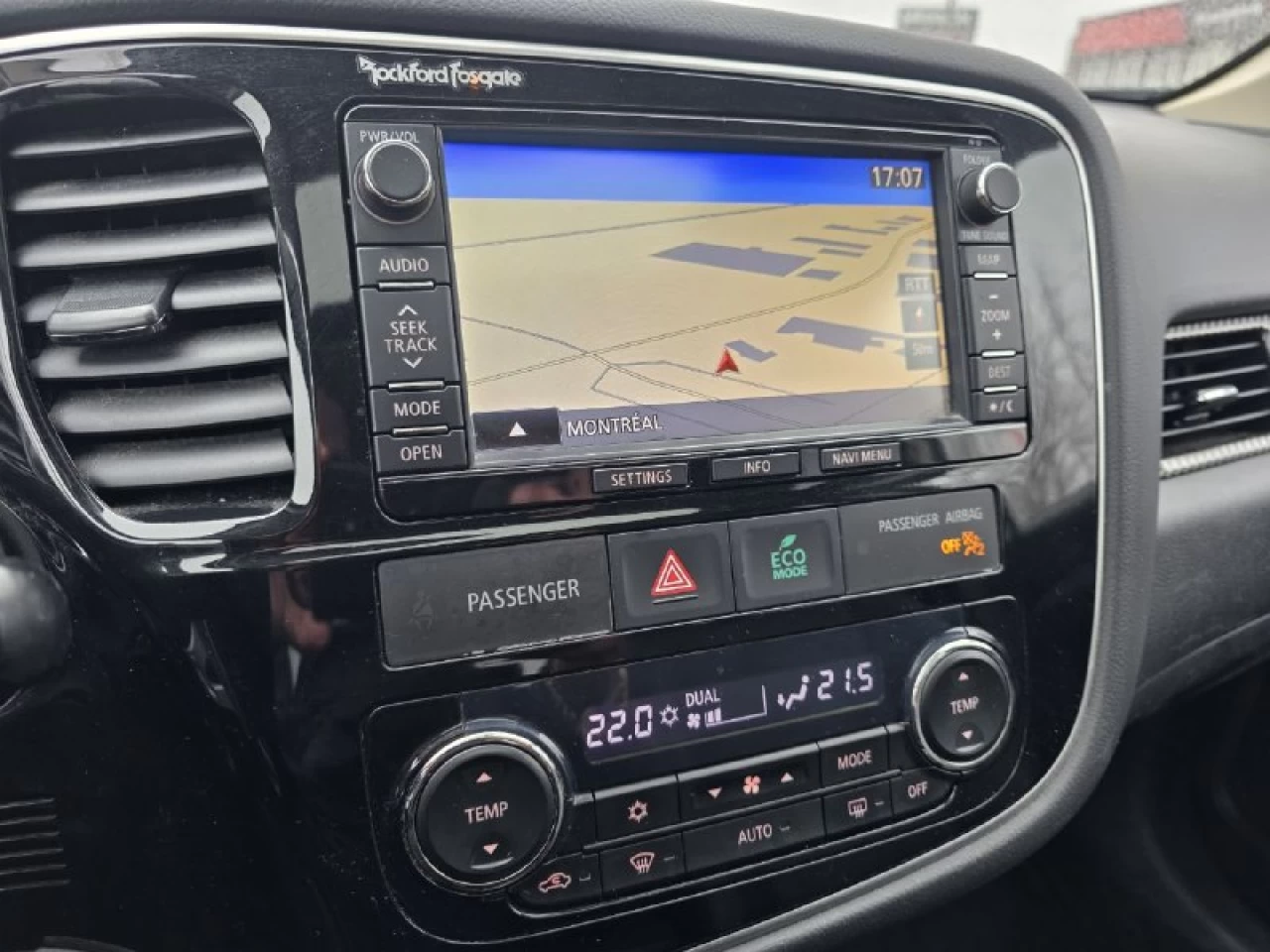 2015 Mitsubishi Outlander **GT**JAMAIS ACCIDENTEE**7 PASSAGERS**CUIR**NAVI**CAMERA DE RECUL**SIEGES CHAIFFANTS**MAGS** Image principale