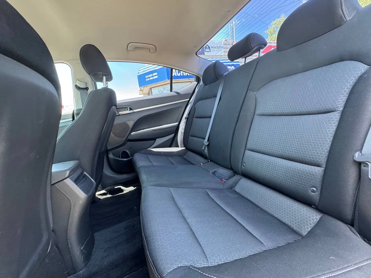 2017 Hyundai Elantra LE FWD **SIÈGES CHAUFFANTS**BLUETOOTH**CLIMATISEUR** Financement 1Ère, 2e et 3e chance !! 100% ApprouvÉ Main Image
