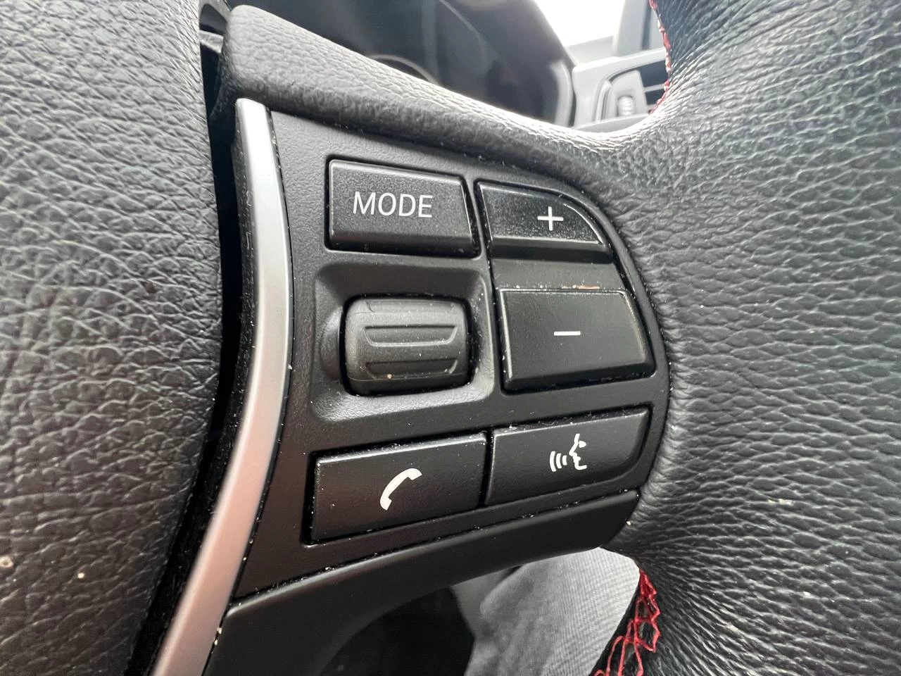 2014 BMW 320i xDrive 320i xDrive**AWD**TOIT OUVRANT**VOLANT CHAUFFANTS**SIEGES  EN CUIR**SIEGES CHAUFFANTS** Image principale