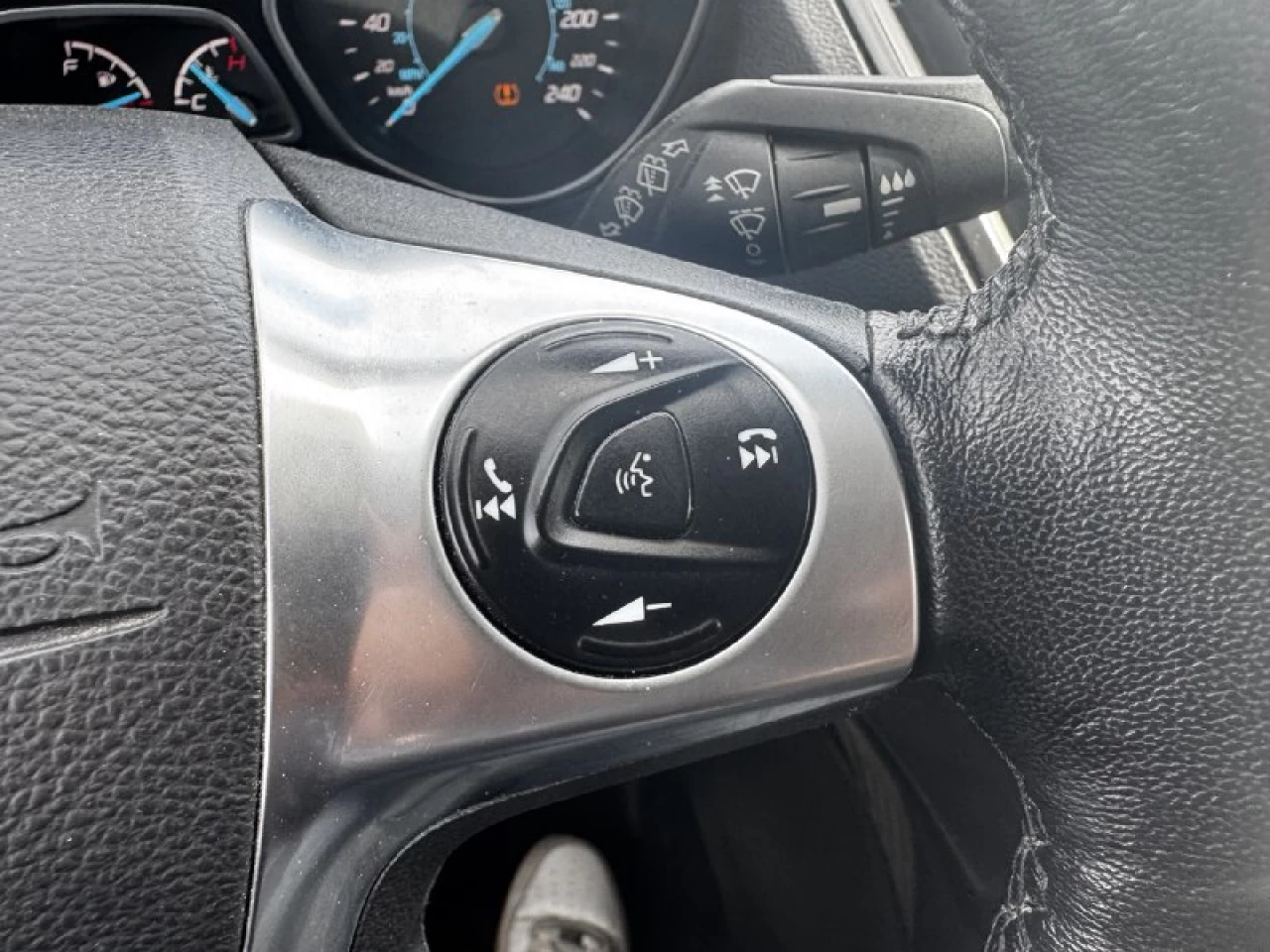 2015 Ford Escape Titanium**AWD**Toit Ouvrant**CamÉra de Recul**SIEGES EN CUIR**Navigation**SIEGES CHAUFFANTS**MAGS** Image principale