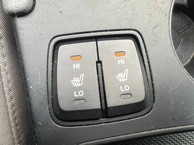 Hyundai Sonata GLS**Jamais Accidentee**TOIT OUVRANT**SIEGES CHAUFFNATS**MAGS**SIEGES ELECTRIQUE**MODE ECO** 2011