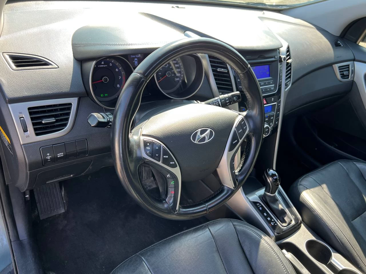 2013 Hyundai Elantra GT SE**SAAQ CERTIFIEE**TOIT OUVRANT PANORAMIQUE**Sieges en Cuir**SIEGES CHAUFFNATS**MAGS** Image principale