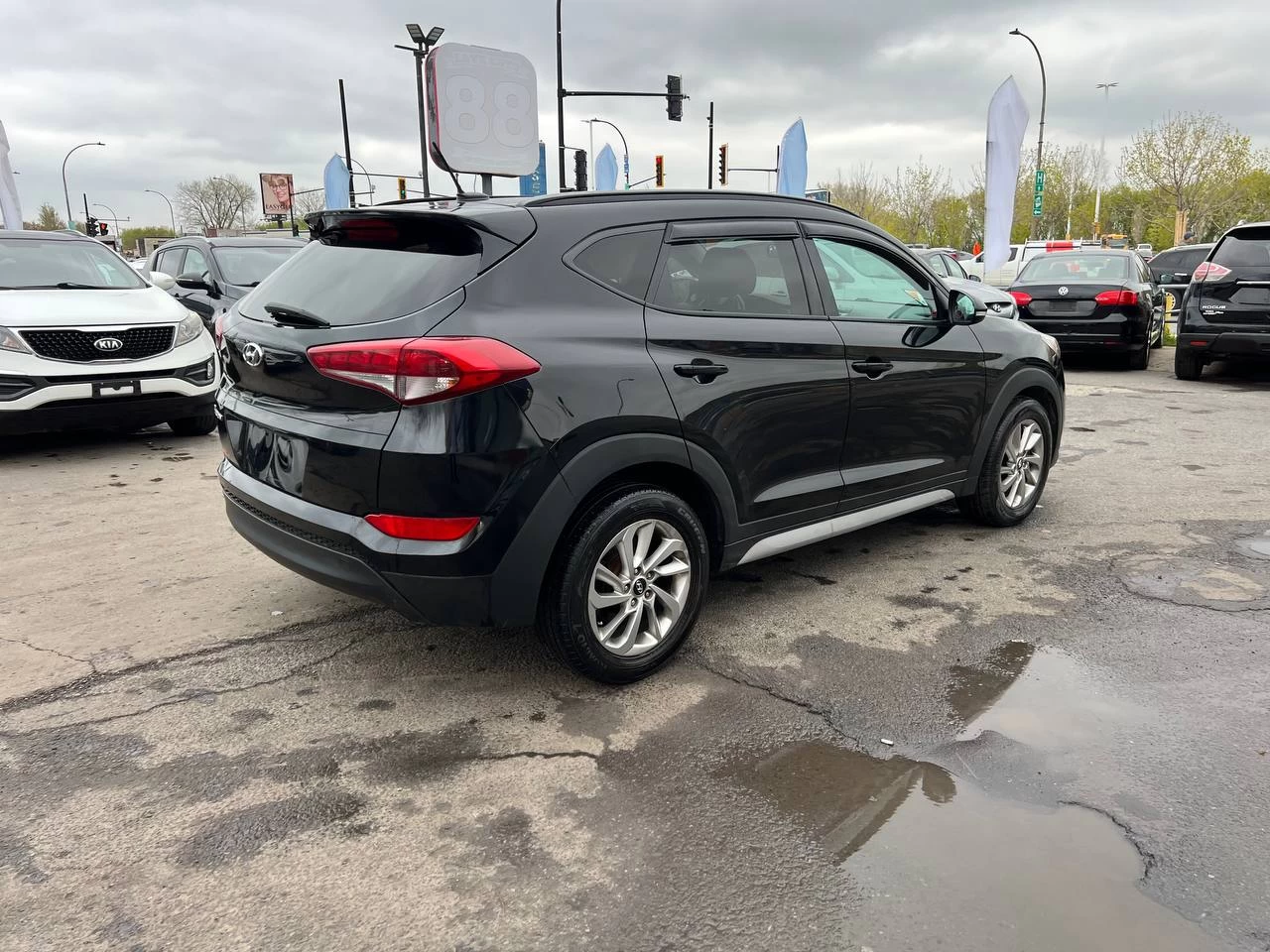 2017 Hyundai Tucson SE**Jamais Accidentee**SAAQ Certifie**TOIT OUVRANT PANORAMIQUE**SIEGE EN CUIR**CAMERA DE RECUL**SIEGES CHAUFFNATS AVANT ET ARRIERE**Volant Chauffant**Alerte d'angle Mort**MAGS** Image principale