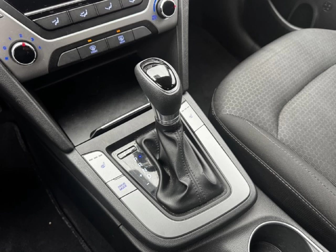 2017 Hyundai Elantra LE**SAAQ CERTIFIER**SIEGES CHAUFFNATS**MODE ECO** Image principale