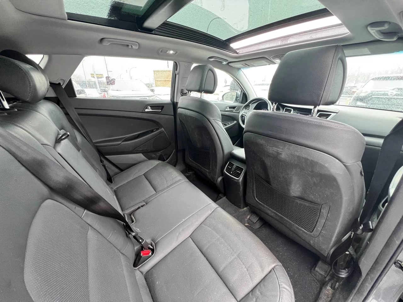 2017 Hyundai Tucson LIMITEE**JAMAIS ACCIDENTEE**CERTIFIEE SAAQ**AWD**TOIT OUVRANT PANORAMIQUE**SIEGES CHAUFFANTS AVANT ET ARRIÈRE**SIEGES EN CUIR**Alerte d’angle mort**VOLANT CHAUFFANT**Mags** Main Image