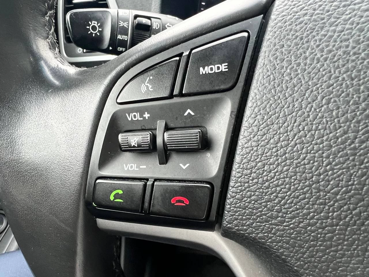 2017 Hyundai Tucson SE**Jamais Accidentee**SAAQ Certifie**TOIT OUVRANT PANORAMIQUE**SIEGE EN CUIR**CAMERA DE RECUL**SIEGES CHAUFFNATS AVANT ET ARRIERE**Volant Chauffant**Alerte d'angle Mort**MAGS** Image principale