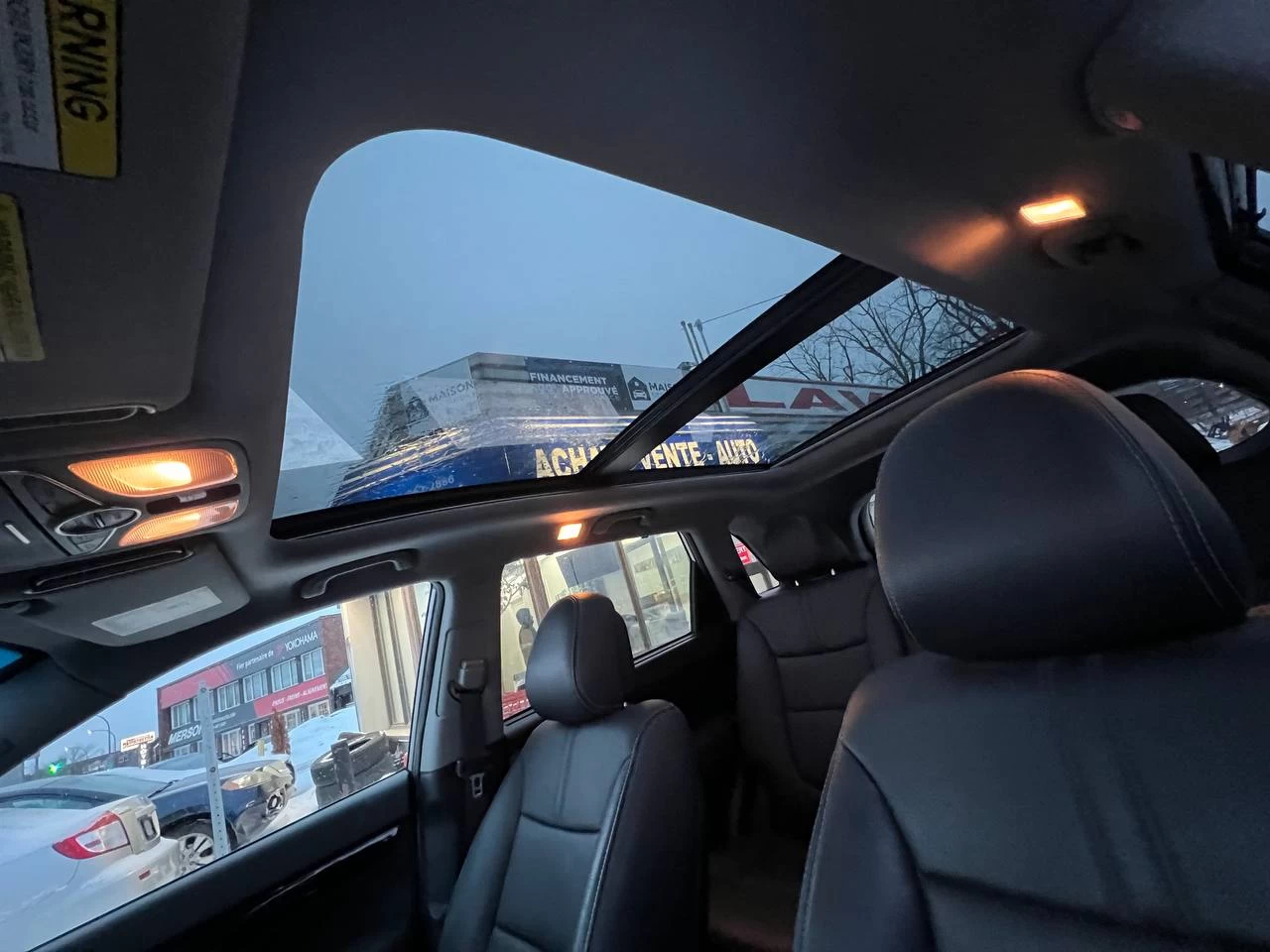 2014 Kia Sorento SX**JAMAIS ACCIDENTEE**AWD**TOIT OUVRANT PANAROMIQUE**CAMERA DE RECULE**NAVI**SIEGES EN CUIR**SIEGES CHAUFFANTS AVANT ET ARRIERE**SiÈge VentilÉ**VOLANT CHAUFFANT**Alerte d’angle mort** Main Image
