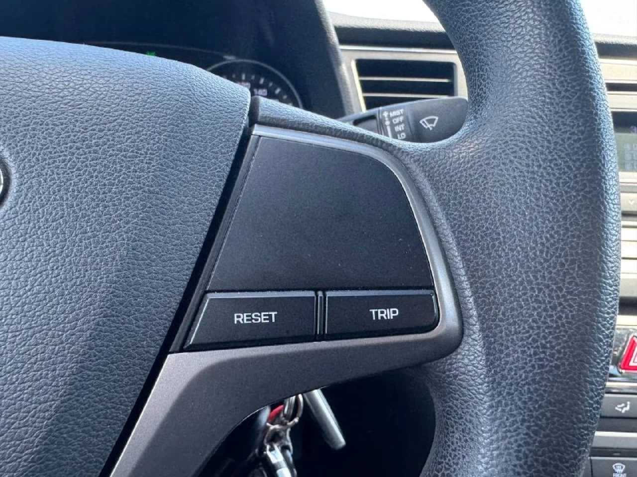 2017 Hyundai Elantra LE **SIÈGES CHAUFFANTS**BLUETOOTH**SELECTEUR DE MODES DE CONDUITE**ÉCONOMIQUE** Financement 1Ère, 2e et 3e chance !! 100% ApprouvÉ Image principale