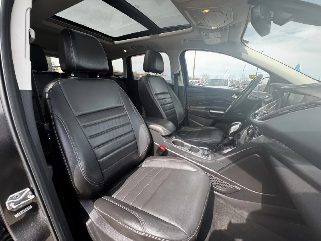 2015 Ford Escape Titanium**AWD**Toit Ouvrant**CamÉra de Recul**SIEGES EN CUIR**Navigation**SIEGES CHAUFFANTS**MAGS** Image principale
