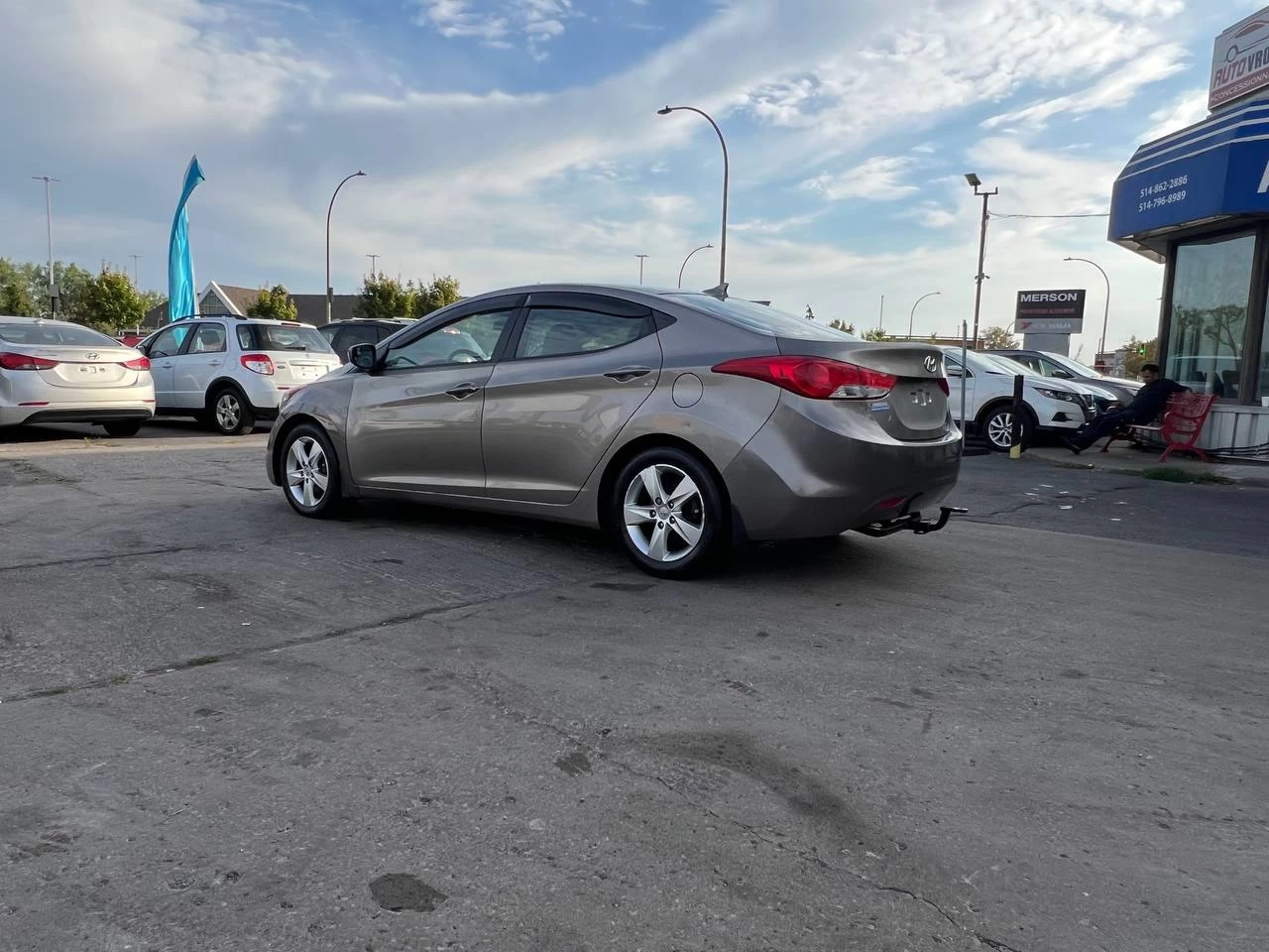 2012 Hyundai Elantra GLS**Toit Ouvrant**SIEGES CHAUFFANTS**SIEGES CHAUFFANTS ARRIERE**MAGS** Image principale