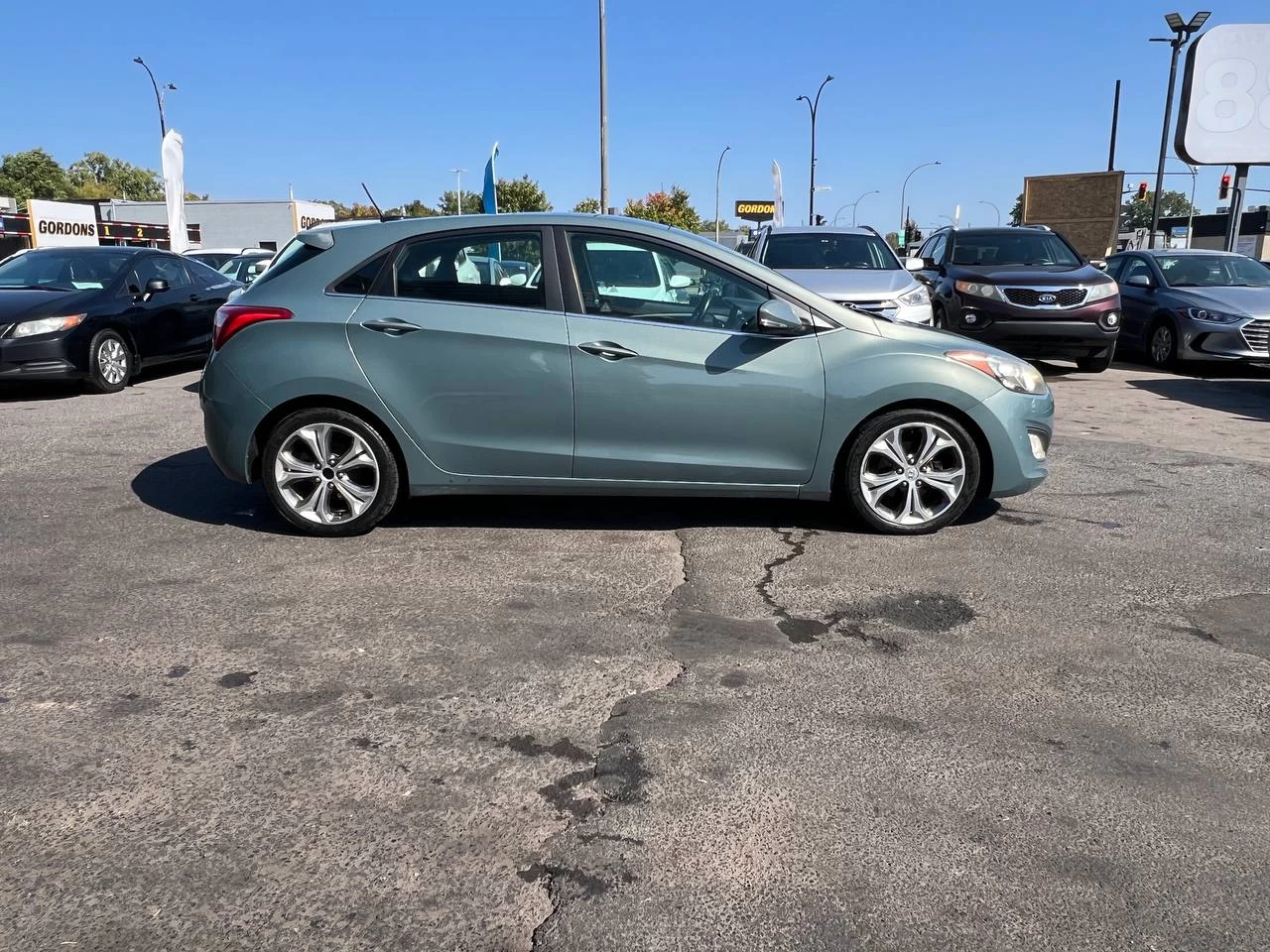 2013 Hyundai Elantra GT SE**SAAQ CERTIFIEE**TOIT OUVRANT PANORAMIQUE**Sieges en Cuir**SIEGES CHAUFFNATS**MAGS** Image principale