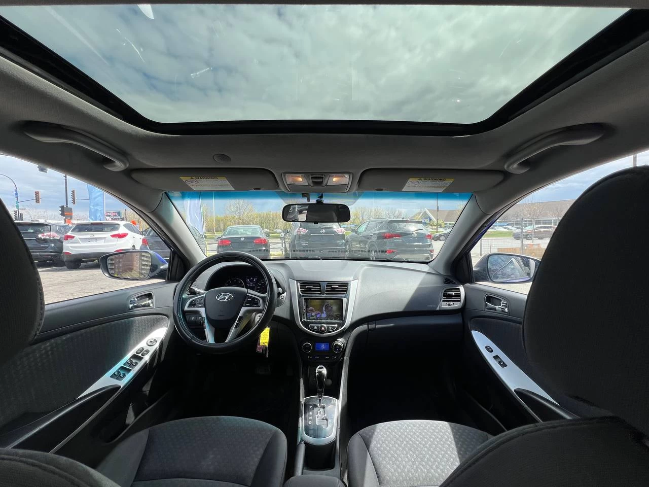 2013 Hyundai Accent GLS**Toit Ouvrant**SIEGES CHAUFFANTS**dÉmarreur a distance** Image principale