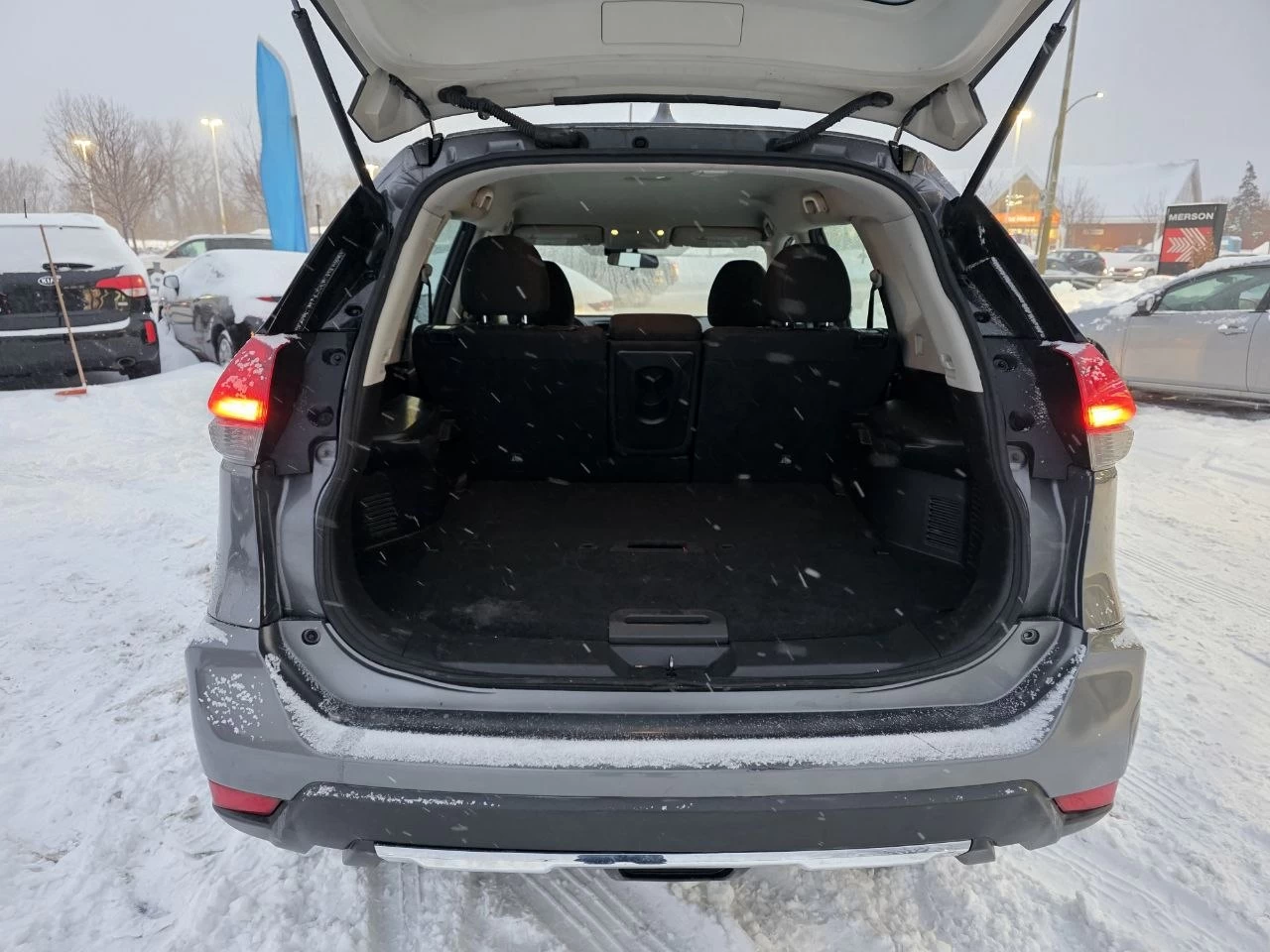 2017 Nissan Rogue S**AWD**CAMERA DE RECULE**SIEGES CHAUFFANTS** Image principale