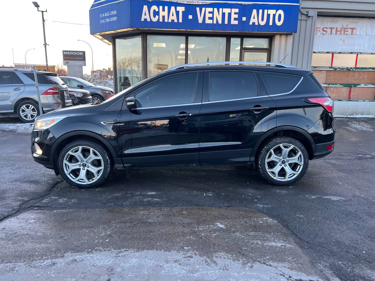 2017 Ford Escape Titanium**AWD**JAMAIS ACCIDENTEE**SAAQ CERTIFIEE**Toit Ouvrant Panoramique**ANGLE MORT**CamÉra de Recul**SIEGES EN CUIR**Navigation**SIEGES CHAUFFANTS**VOLANT CHAUFFANT**dÉmarrage À distance**MAGS** Image principale