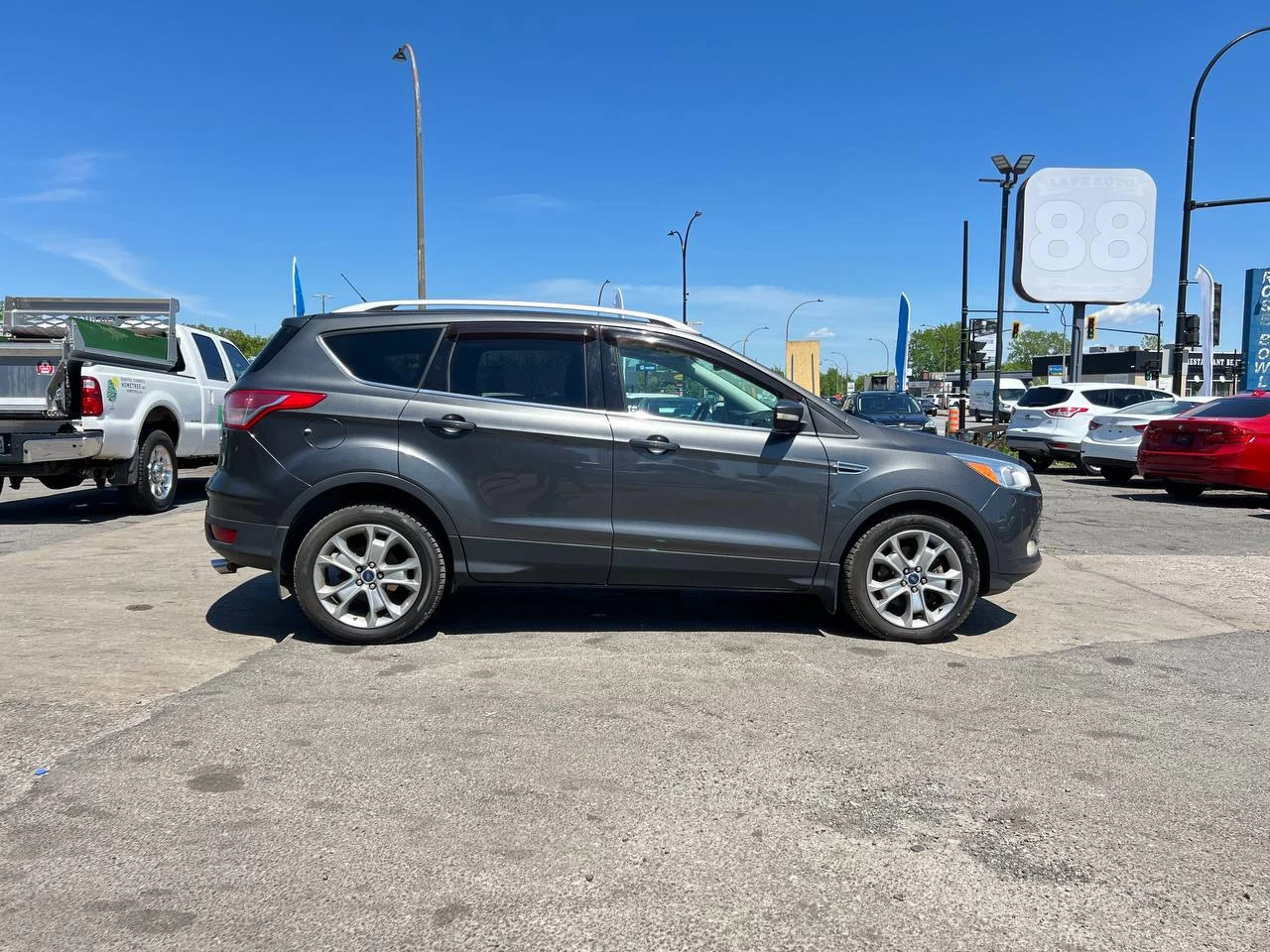 2015 Ford Escape Titanium**AWD** Jamais accidente**Toit Ouvrant**CamÉra de Recul**SIEGES EN CUIR**Navigation**SIEGES CHAUFFANTS**dÉmarrage À distance**MAGS** Image principale