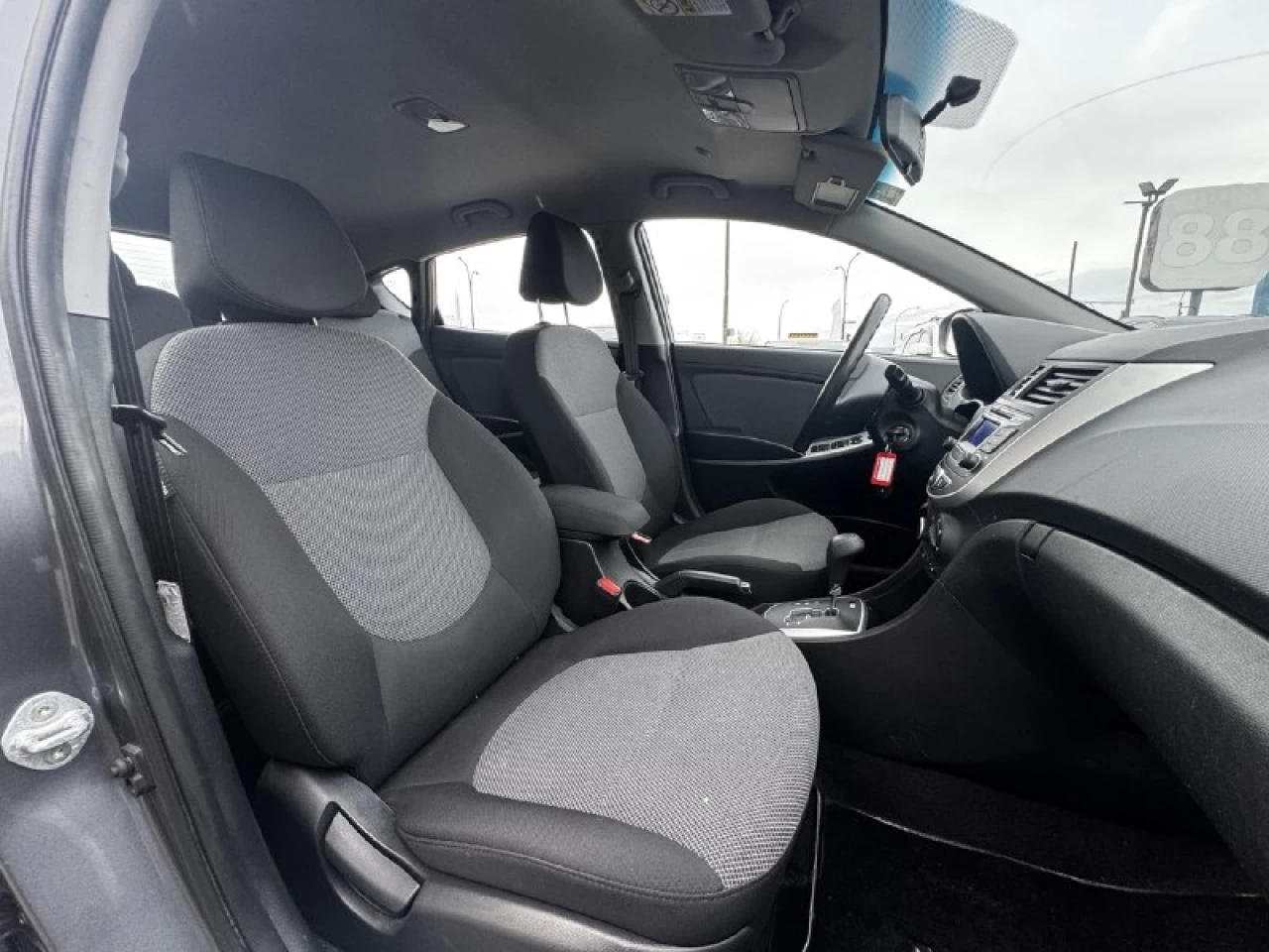 2014 Hyundai Accent GL**TRES BAS KILOMETRAGE**SIEGES CHAUFFNATS**PRIX EN SPECIAL** Image principale