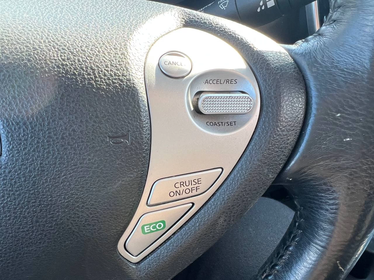 2014 Nissan LEAF SV**JAMAIS ACCIDENTEE**CAMERA DE RECUL**Navi**SIEGES CHAUFFANTS Avant et ArriÈre**Volant Chauffant**Mags**Un Proprietaire** Image principale