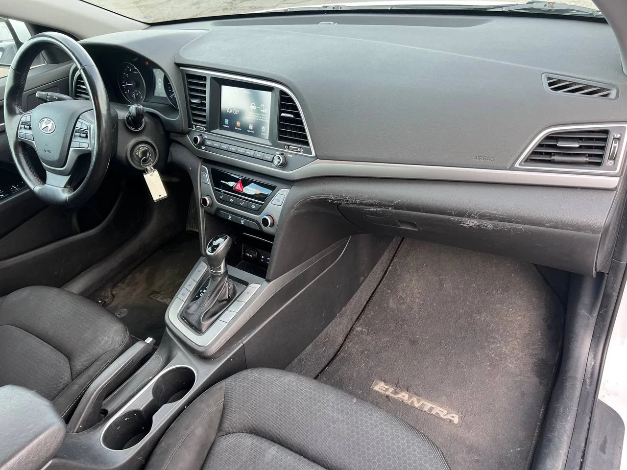2017 Hyundai Elantra GL**SAAQ CERTIFIEE**CAR PLAY**SIEGES CHAUFFANTS**VOLANT CHAUFFANTS**CAMERA DE RECULE**MAGS**ANGLE MORT** Image principale