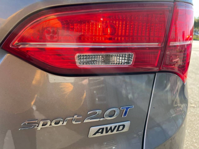 Hyundai Santa Fe Sport SE**AWD**SAAQ CERTIFIEE**TOIT OUVRANT PANORAMIQUE**SIEGE EN CUIR**CAMERA DE RECUL**SIEGES CHAUFFNATS AVANT ET ARRIERE**VOLANT CHAUFFNATS**MAGS** 2014