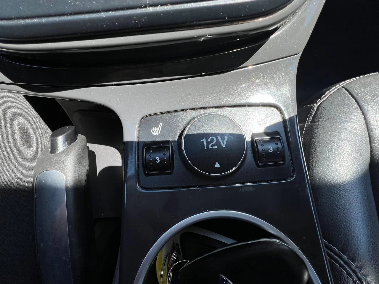 2015 Ford Escape Titanium**AWD** Jamais accidente**Toit Ouvrant**CamÉra de Recul**SIEGES EN CUIR**Navigation**SIEGES CHAUFFANTS**dÉmarrage À distance**MAGS** Image principale
