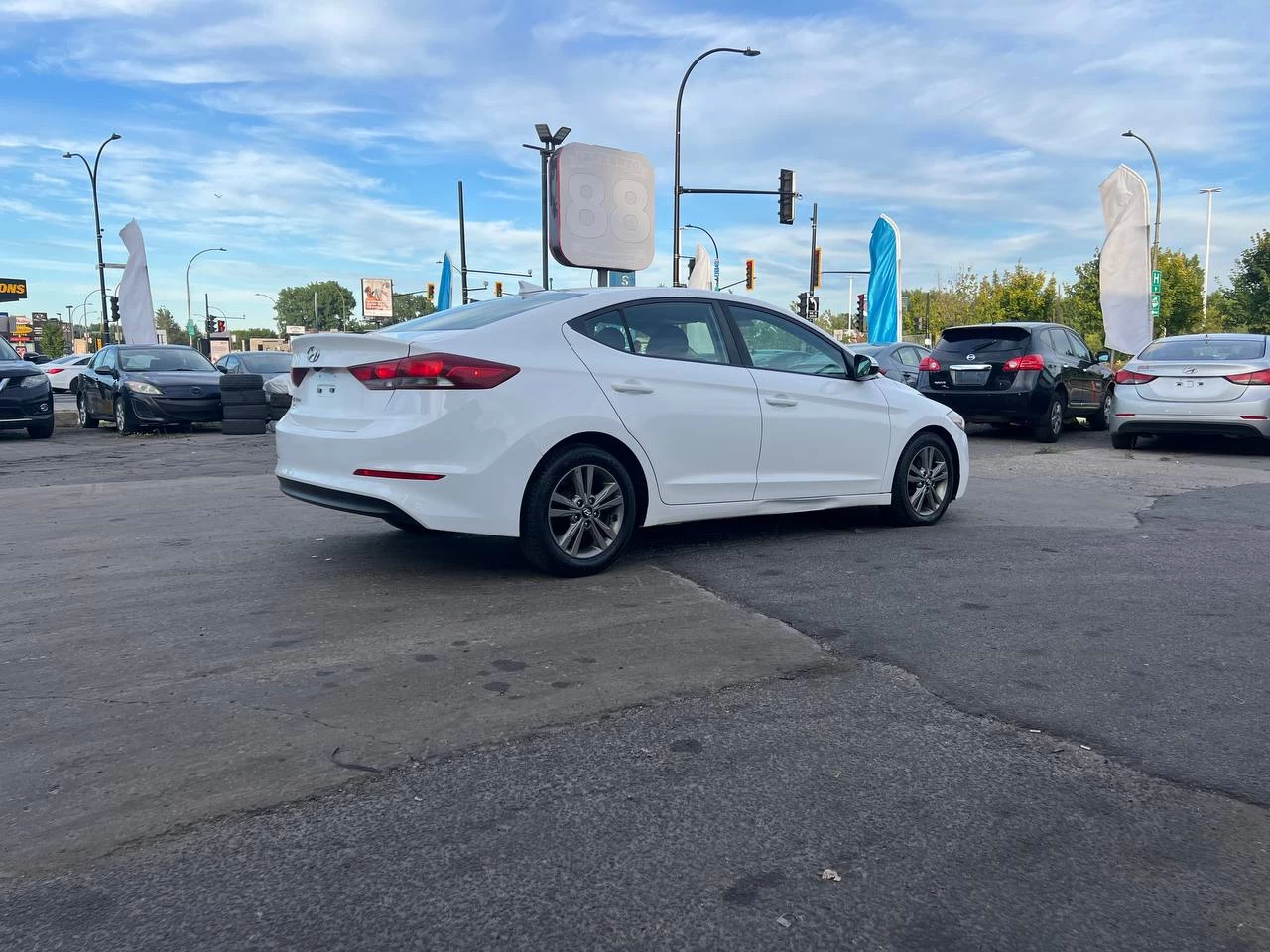 2017 Hyundai Elantra GL**SAAQ CERTIFIEE**CAR PLAY**SIEGES CHAUFFANTS**VOLANT CHAUFFANTS**CAMERA DE RECULE**MAGS**ANGLE MORT** Image principale