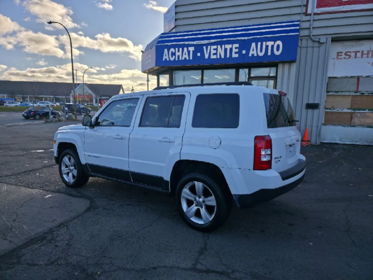 2014 Jeep Patriot **NORTH EDITION**JAMAIS ACCIDENTEE**4X4**SIEGES CHAUFFANTS**MAGS**EN SPECIAL** Image principale