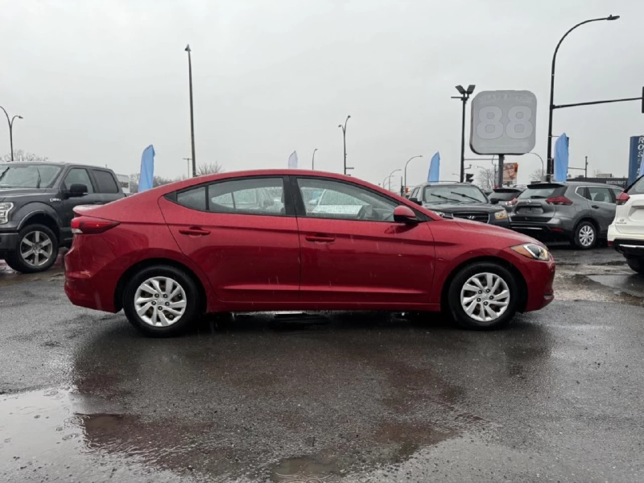 2017 Hyundai Elantra LE**SAAQ CERTIFIER**SIEGES CHAUFFNATS**MODE ECO** Image principale