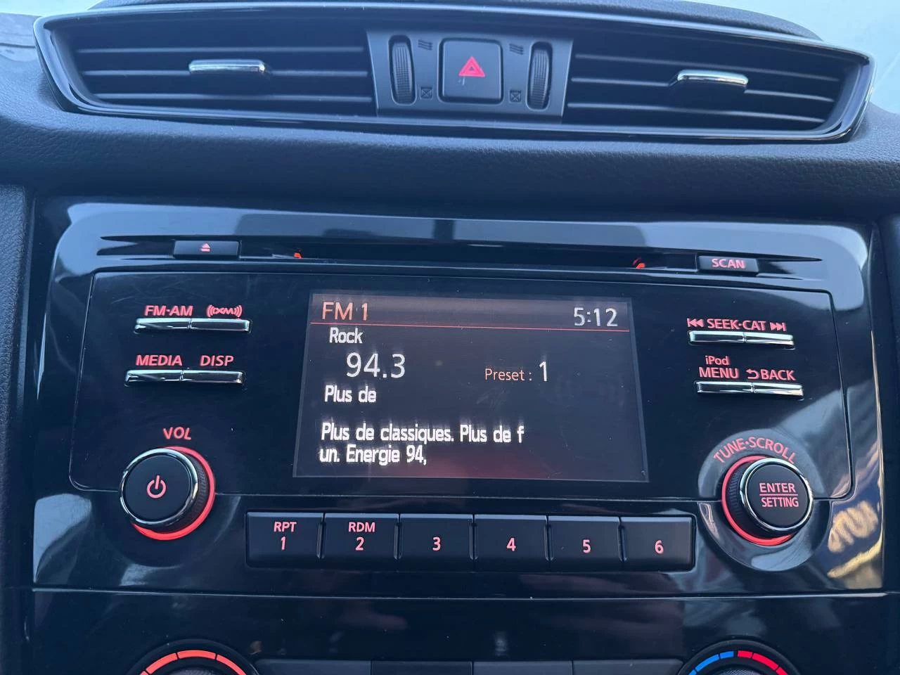 2017 Nissan Rogue SV**Jamais Accidente**CAMERA DE RECULE**SIEGES CHAUFFNATS** Main Image