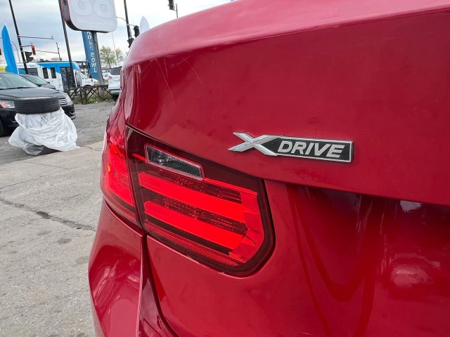 BMW 320i xDrive 320i xDrive**AWD**TOIT OUVRANT**VOLANT CHAUFFANTS**SIEGES  EN CUIR**SIEGES CHAUFFANTS** 2014