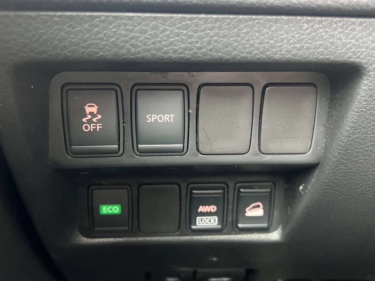 2015 Nissan Rogue SV**AWD**CERTIFIÉ Par la SAAQ**TOIT PANORAMIQUE**CAMERA DE RECULE**SIEGES CHAUFFANTS** Image principale