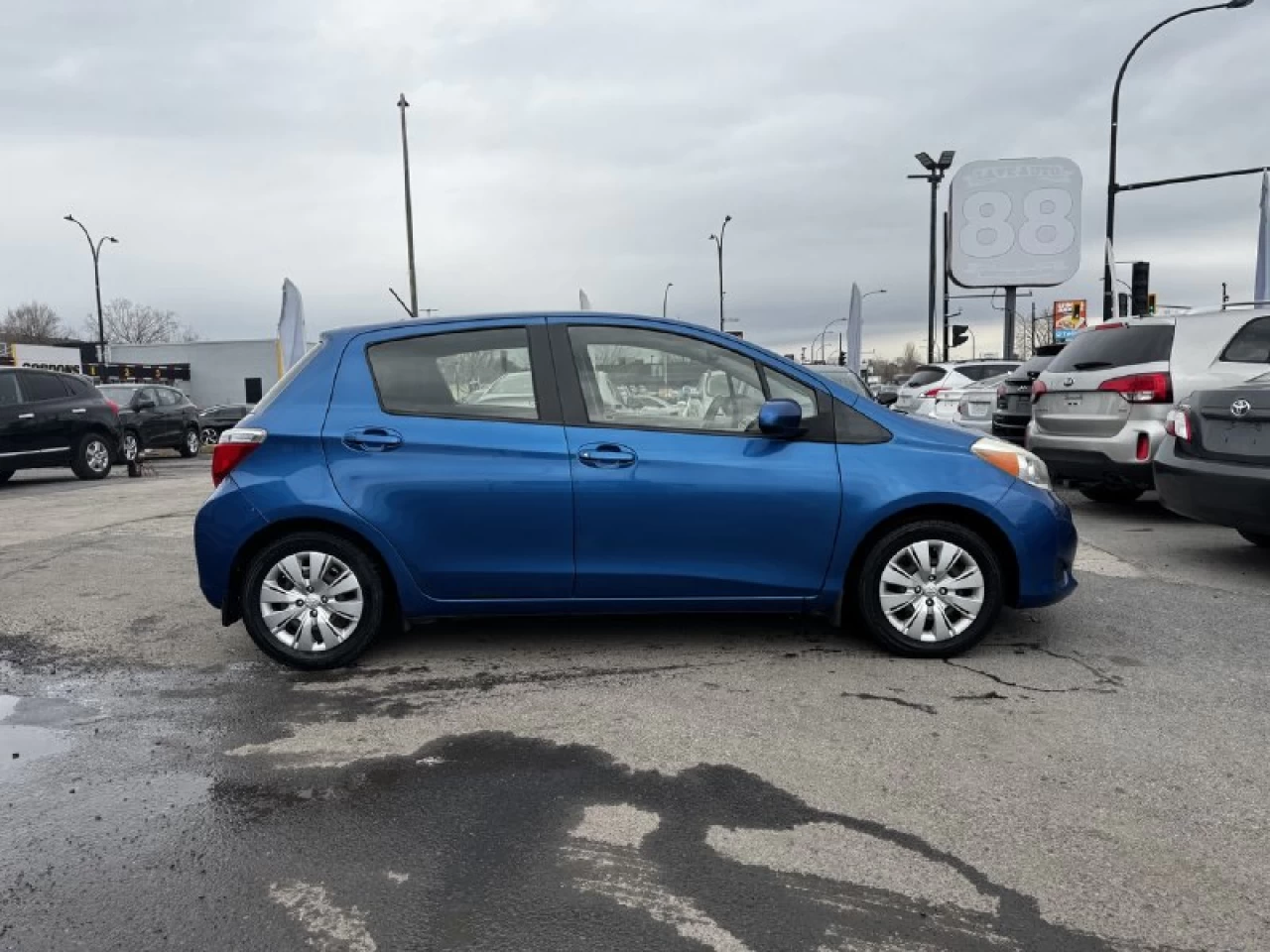 2012 Toyota Yaris LE**BAS KILOMETRAGE** Image principale