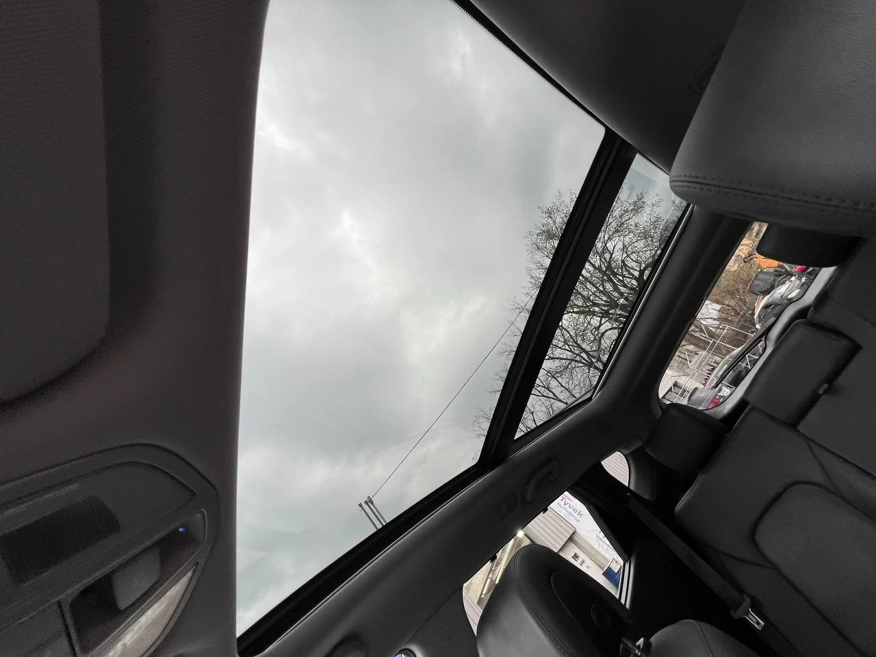 2017 Hyundai Santa Fe Sport SE**AWD**TOIT OUVRANT PANORAMIQUE**SIEGE EN CUIR**CAMERA DE RECUL**SIEGES CHAUFFNATS AVANT ET ARRIERE**Volant Chauffant**Alerte d'angle Mort**MAGS** Main Image