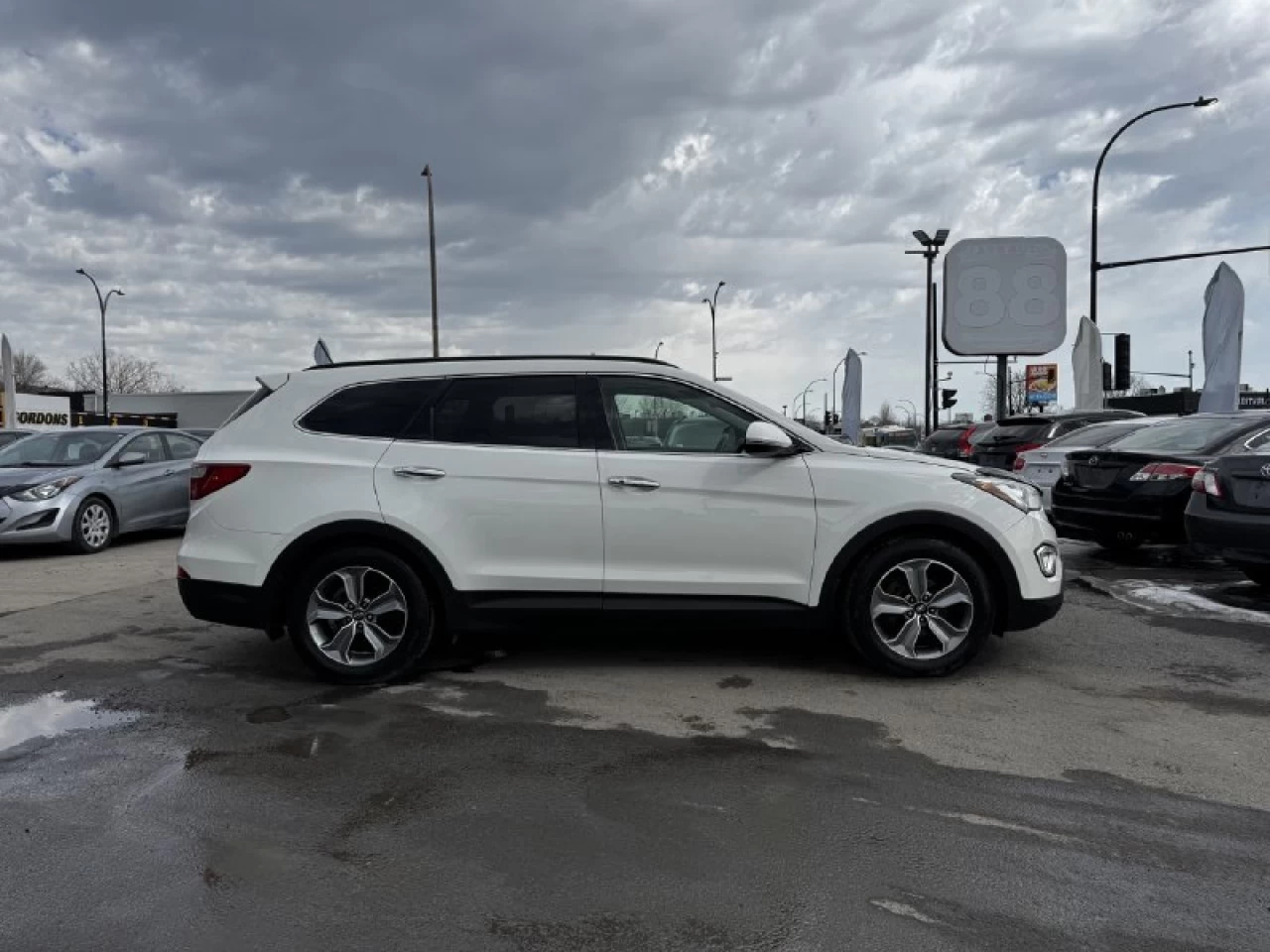 2016 Hyundai Santa Fe XL Luxury**6 PASSAGERS**Toit Ouvrant**CamÉra de Recul**SIEGES EN CUIR**Volant Chauffant**SIEGES CHAUFFANTS** Image principale